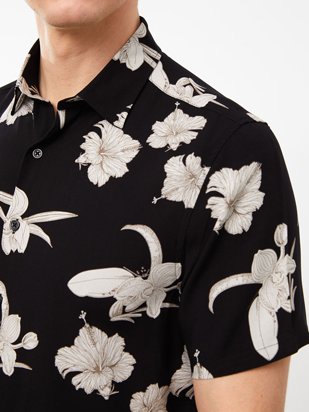 Siyah Regular Fit Kısa Kollu Desenli Viskon Erkek Gömlek-3