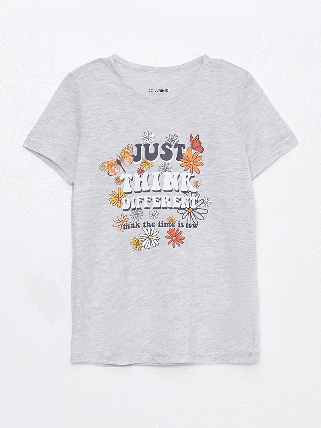 تيشيرت للبنات بياقة دائرية مطبوع كم قصير