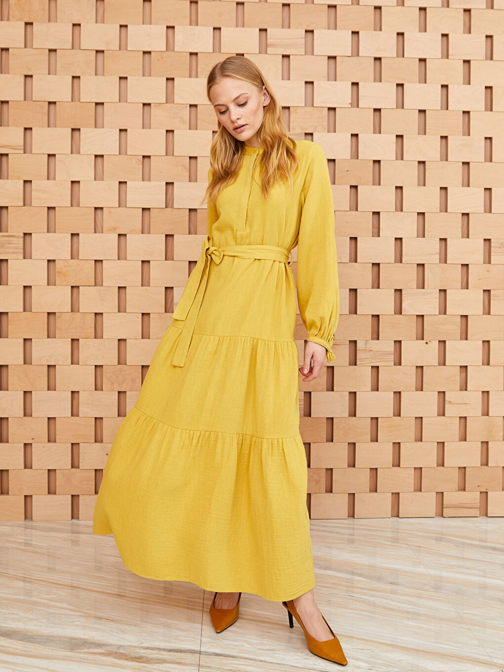 Robe pour Femmes à Col Mao et Manches Longues en Mousseline