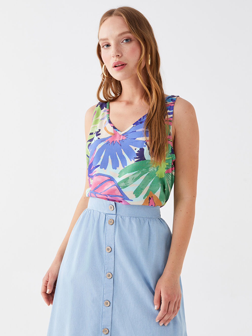 بلوزة نسائية بنمط ياقة على شكل حرف V-1