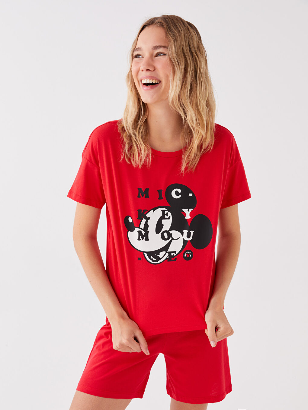 Kırmızı Bisiklet Yaka Mickey Mouse Baskılı Kısa Kollu Kadın Şortlu Pijama Takımı