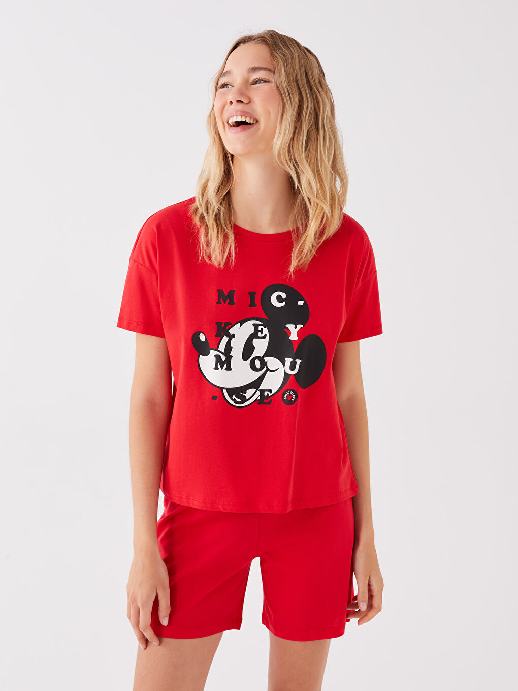 Kırmızı Bisiklet Yaka Mickey Mouse Baskılı Kısa Kollu Kadın Şortlu Pijama Takımı-1