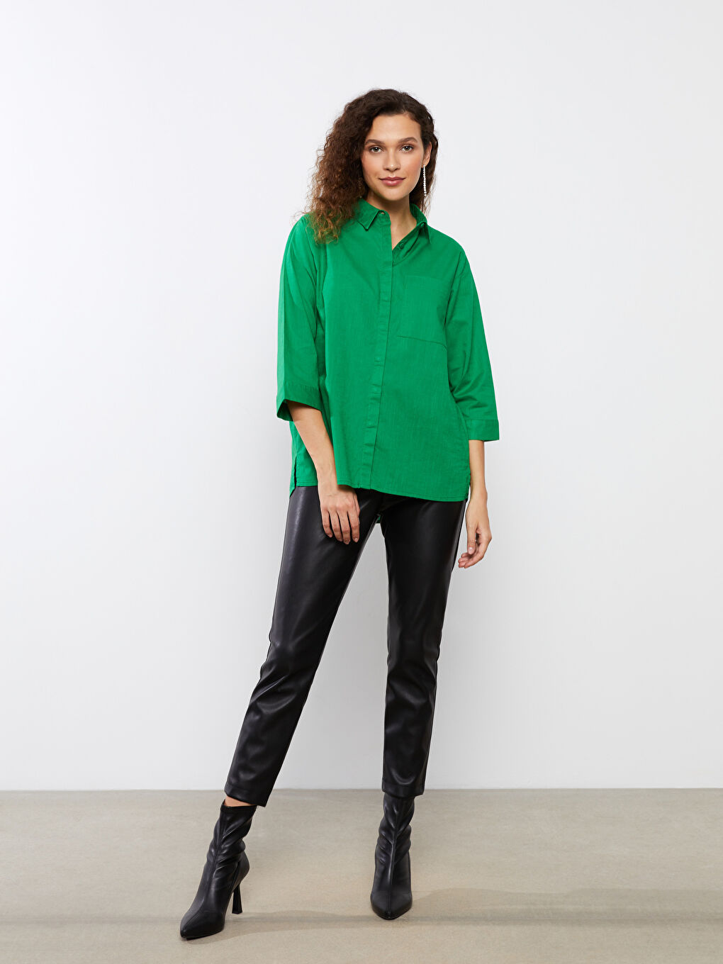 LCWAIKIKI Classic Women's Plain Shirt with Pocket Detail -S3CB54Z8-SXN