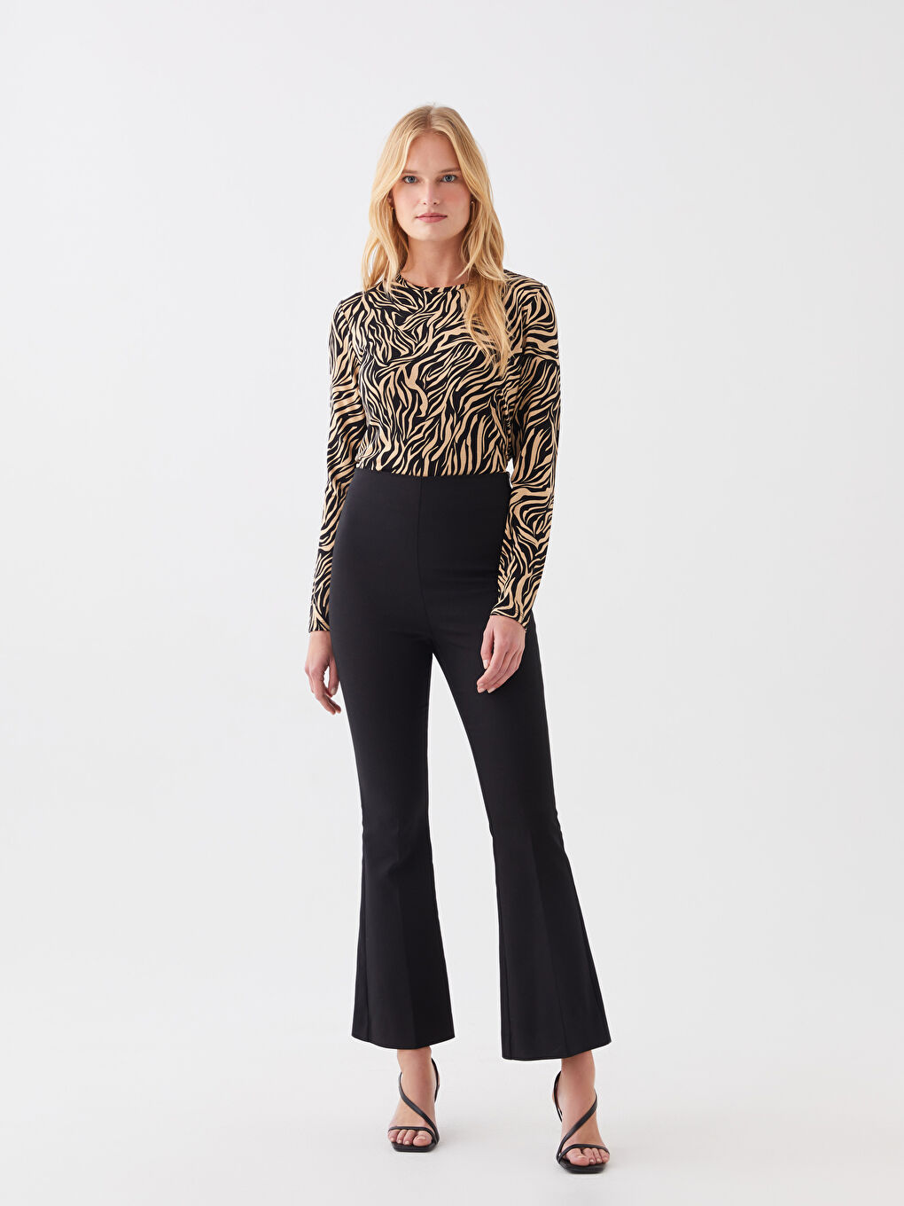 Siyah Bisiklet Yaka Desenli Uzun Kollu Kadın Tişört-3