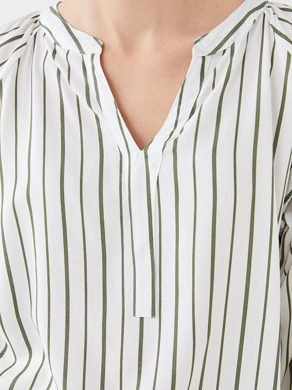 Haki Kaçık Yaka Çizgili Uzun Kollu Kadın Bluz-3