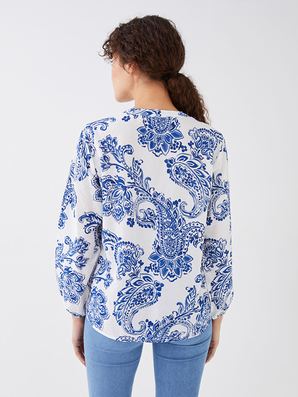 Mavi Bağlamalı Yaka Desenli Uzun Kollu Kadın Gömlek-4