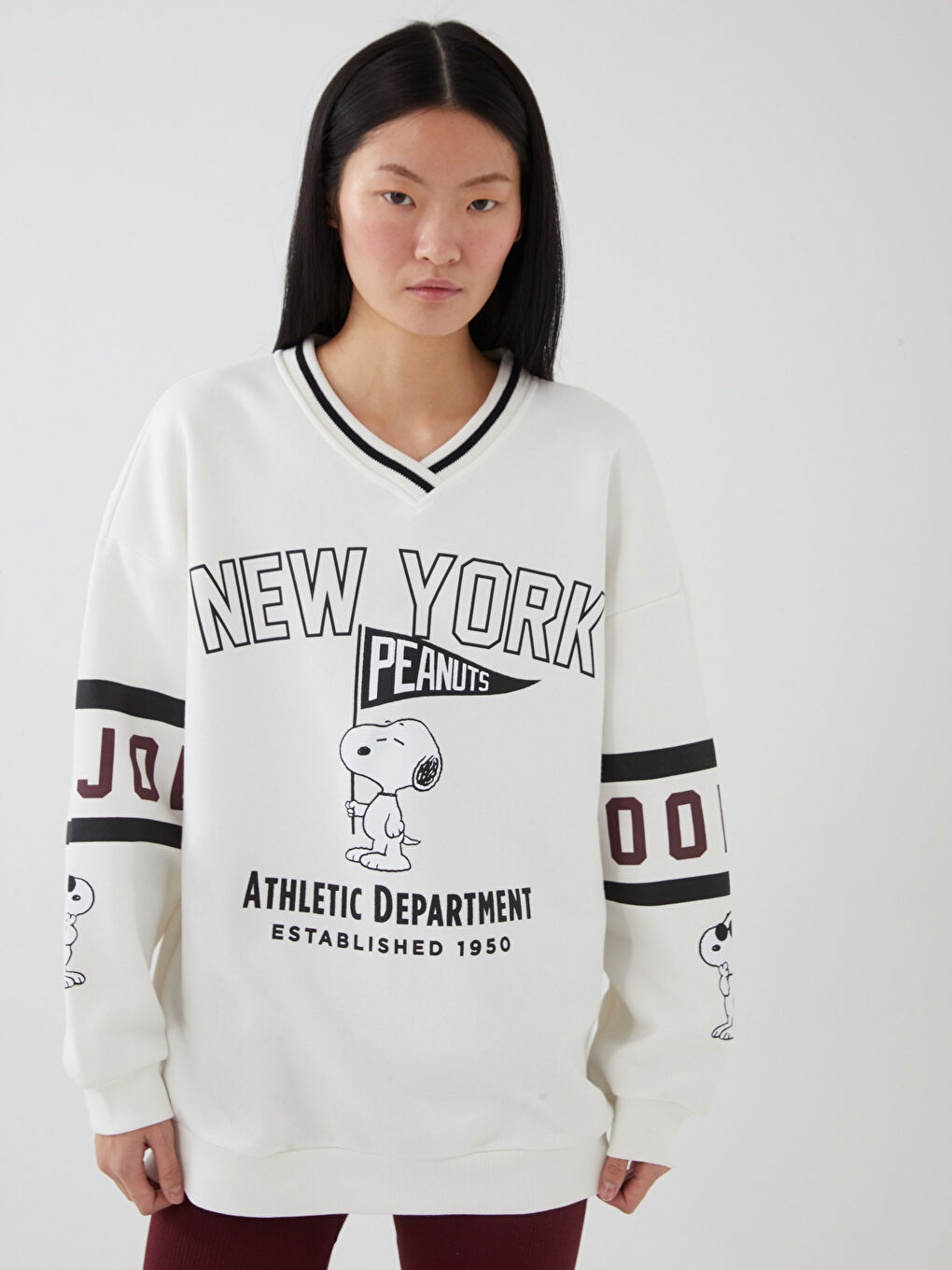 LCW Vision V-Neck Snoopy Printed Long Sleeve Oversize Women's Sweatshirt -S3CE60Z8-KXP