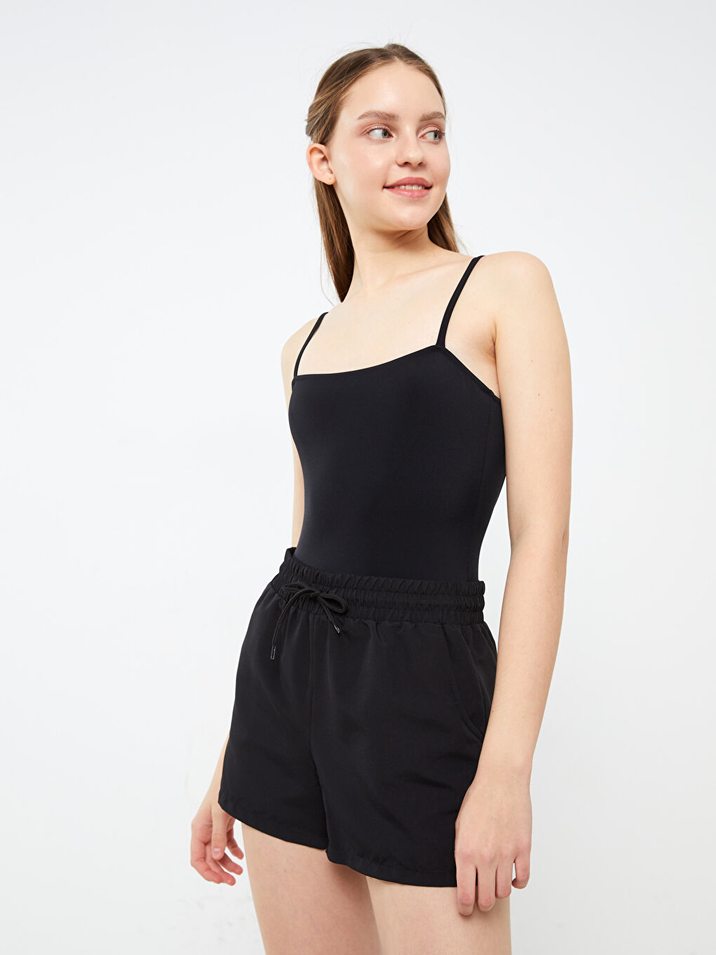 Siyah Beli Lastikli Düz Cepli Kadın Deniz Şortu-1