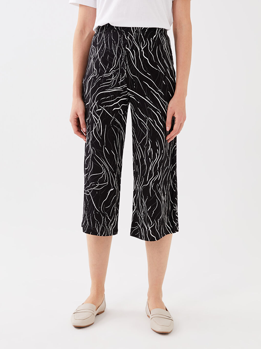 Siyah Beli Lastikli Desenli Kadın Kapri-3