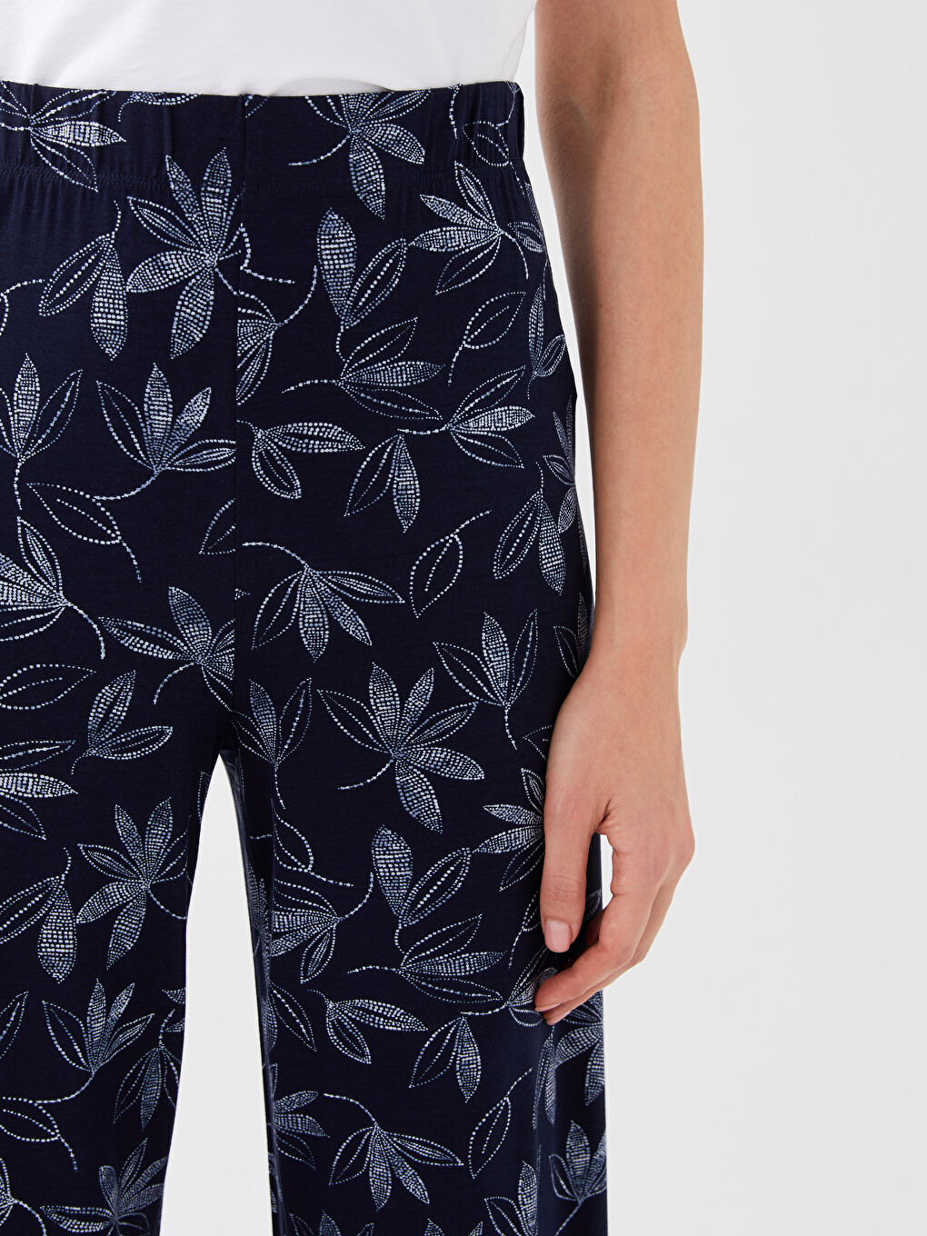 Women's Capri with Elastic Waist Pattern -S3CF28Z8-LSF