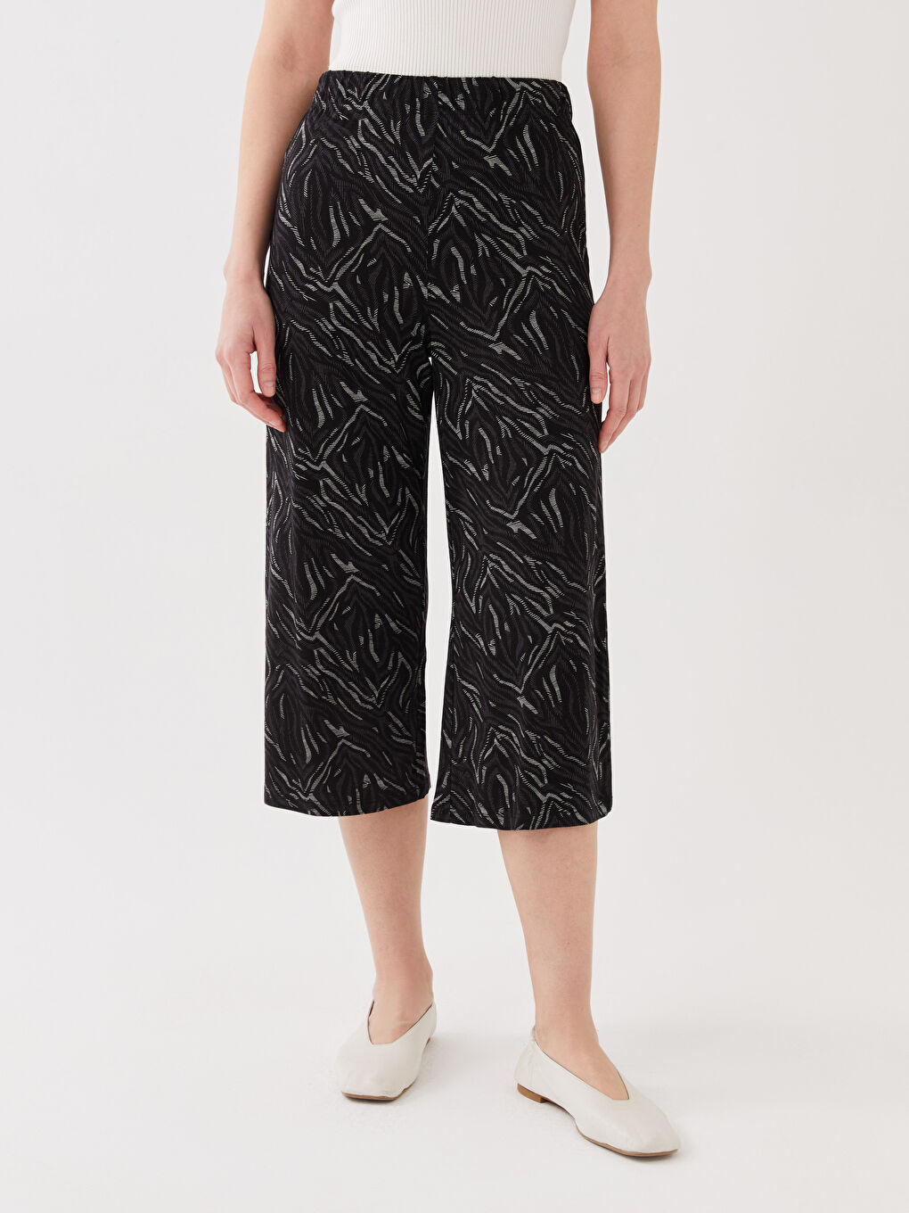 Siyah Beli Lastikli Desenli Kadın Kapri-2