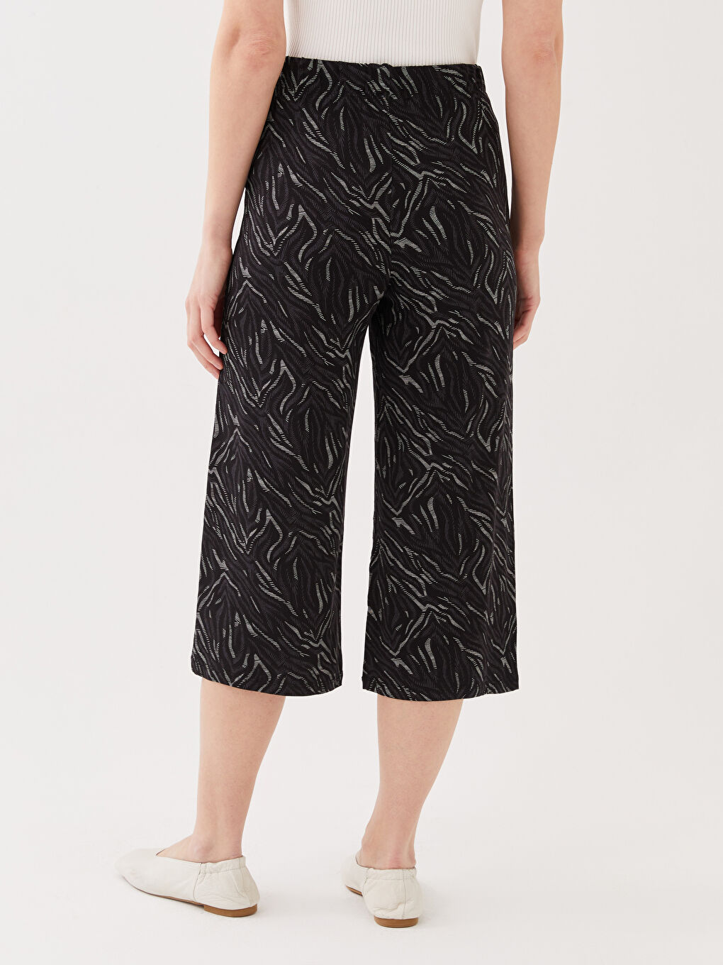 Siyah Beli Lastikli Desenli Kadın Kapri-3