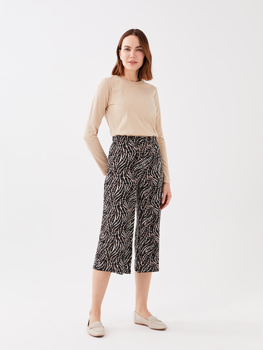 Siyah Beli Lastikli Desenli Kadın Kapri-1