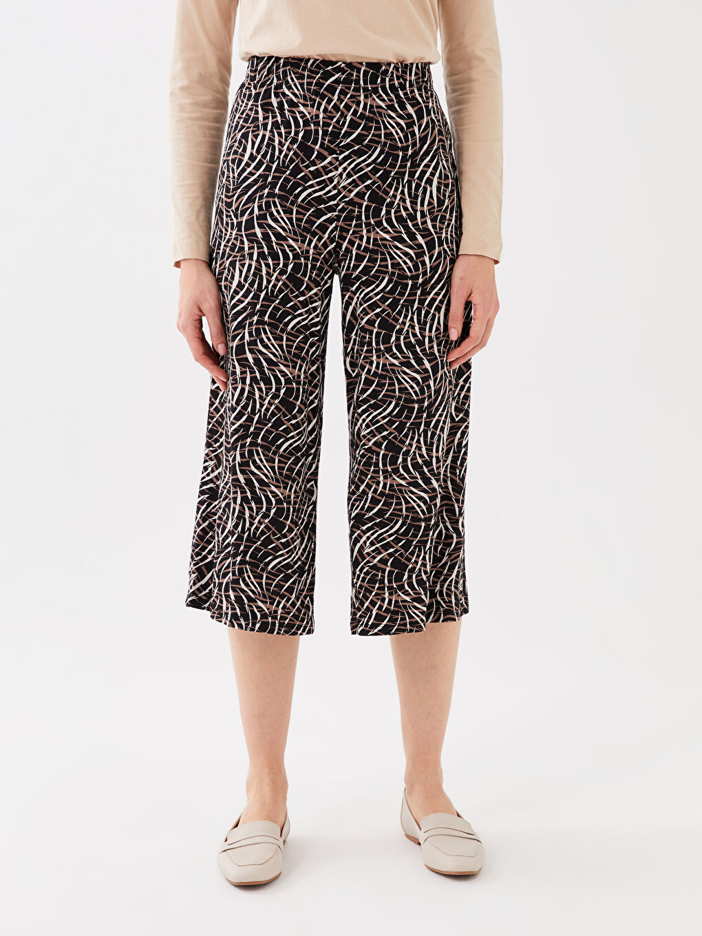Siyah Beli Lastikli Desenli Kadın Kapri-3