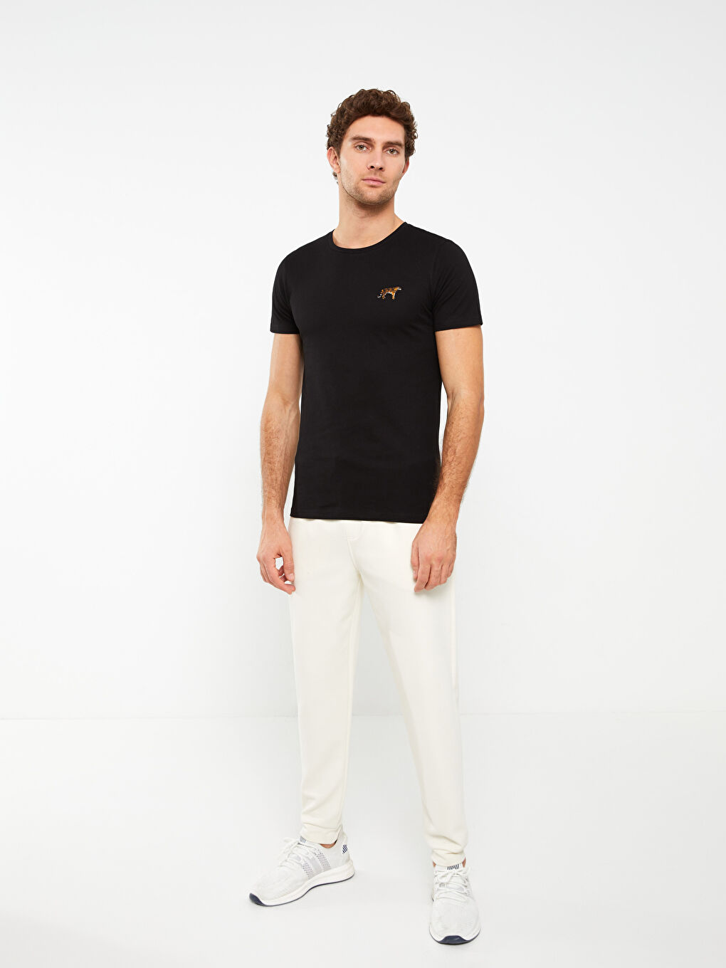 Siyah Bisiklet Yaka Kısa Kollu Nakışlı Penye Erkek Tişört-2