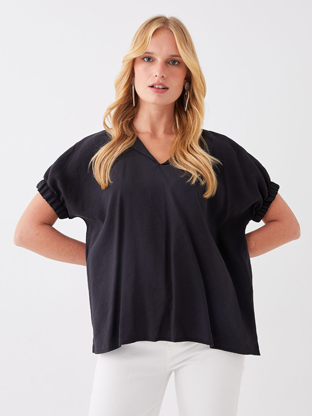 Siyah Kaçık Yaka Düz Kısa Kollu Kadın Bluz