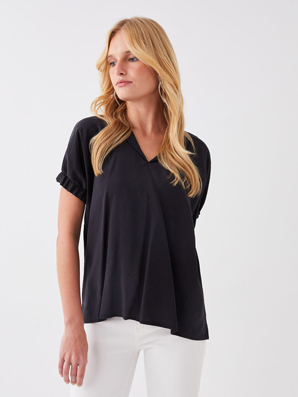 Siyah Kaçık Yaka Düz Kısa Kollu Kadın Bluz-1