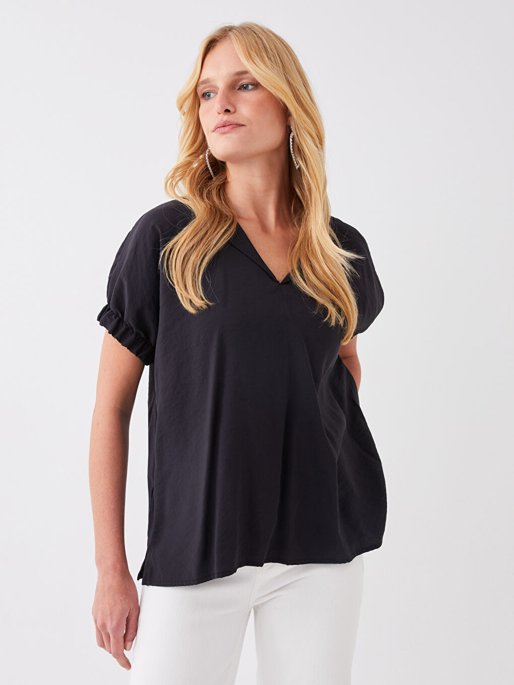 Siyah Kaçık Yaka Düz Kısa Kollu Kadın Bluz-2