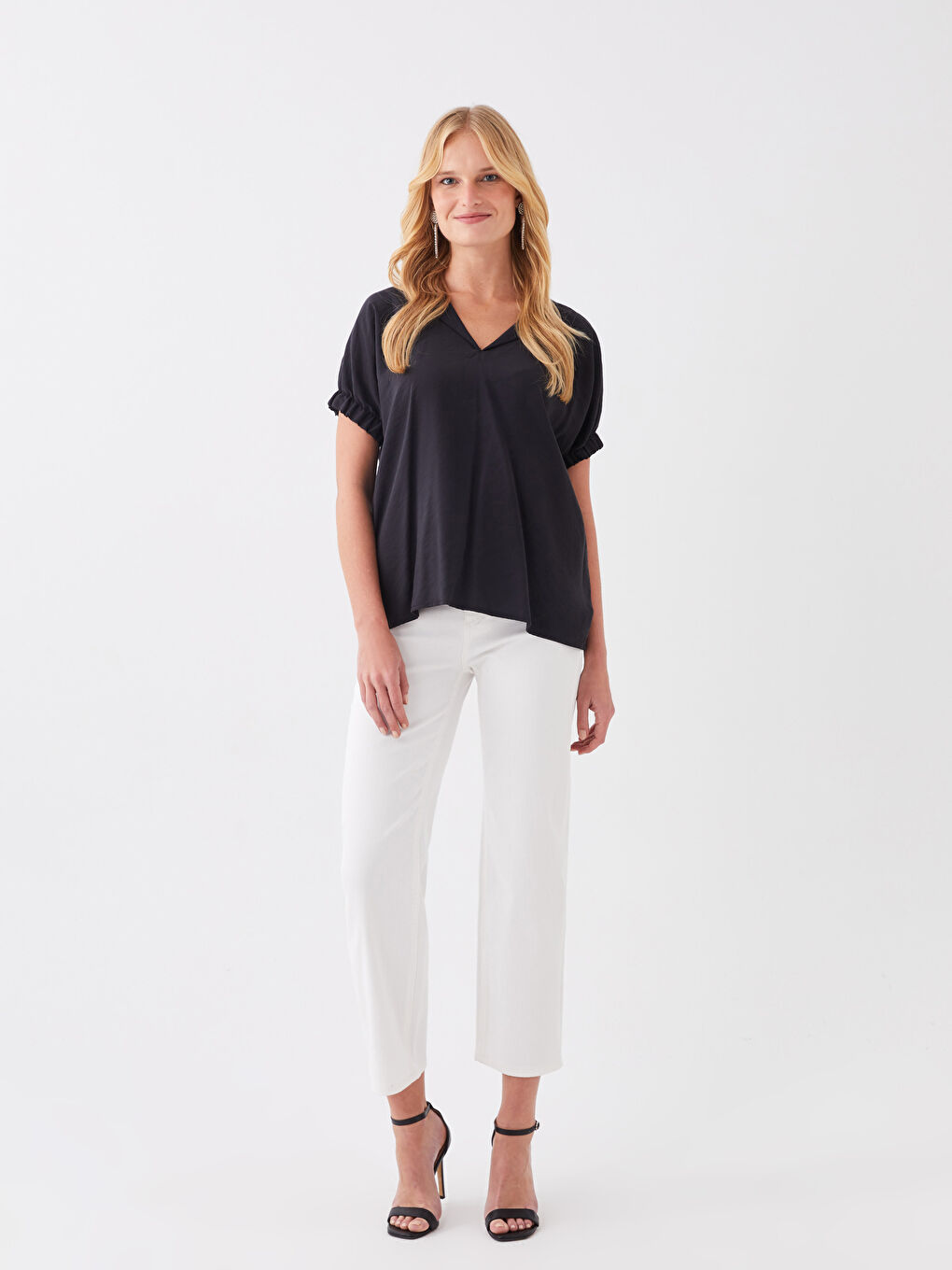 Siyah Kaçık Yaka Düz Kısa Kollu Kadın Bluz-4