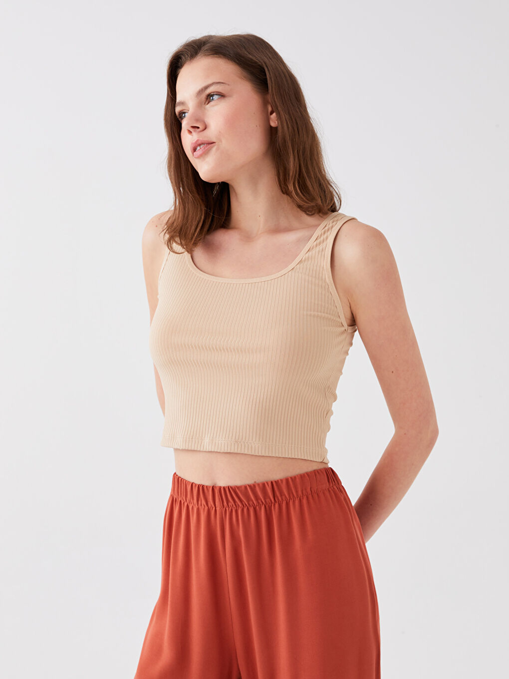 Bej U Yaka Düz Askılı Crop Kadın Atlet-1