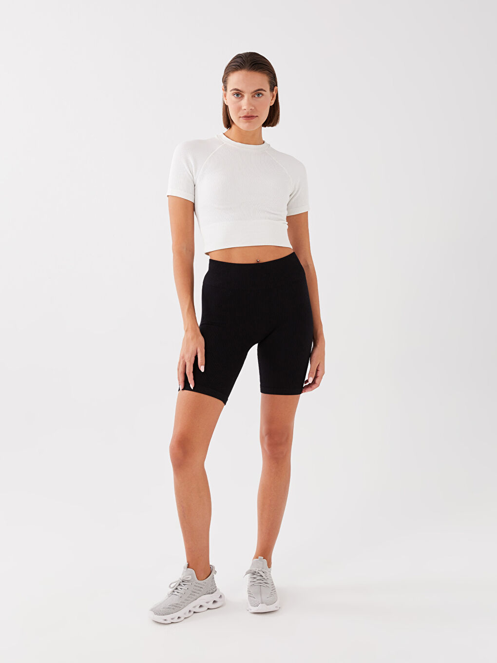 قميص رياضي قصير بدون خياطة للسيدات بياقة قمع-2