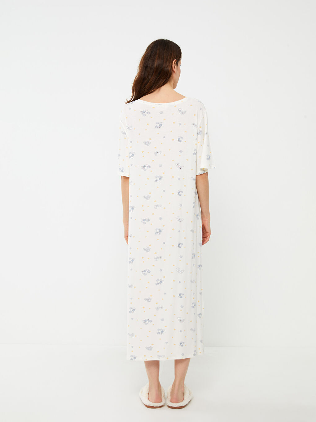 Ekru V Yaka Desenli Kısa Kollu Kadın Gecelik-3