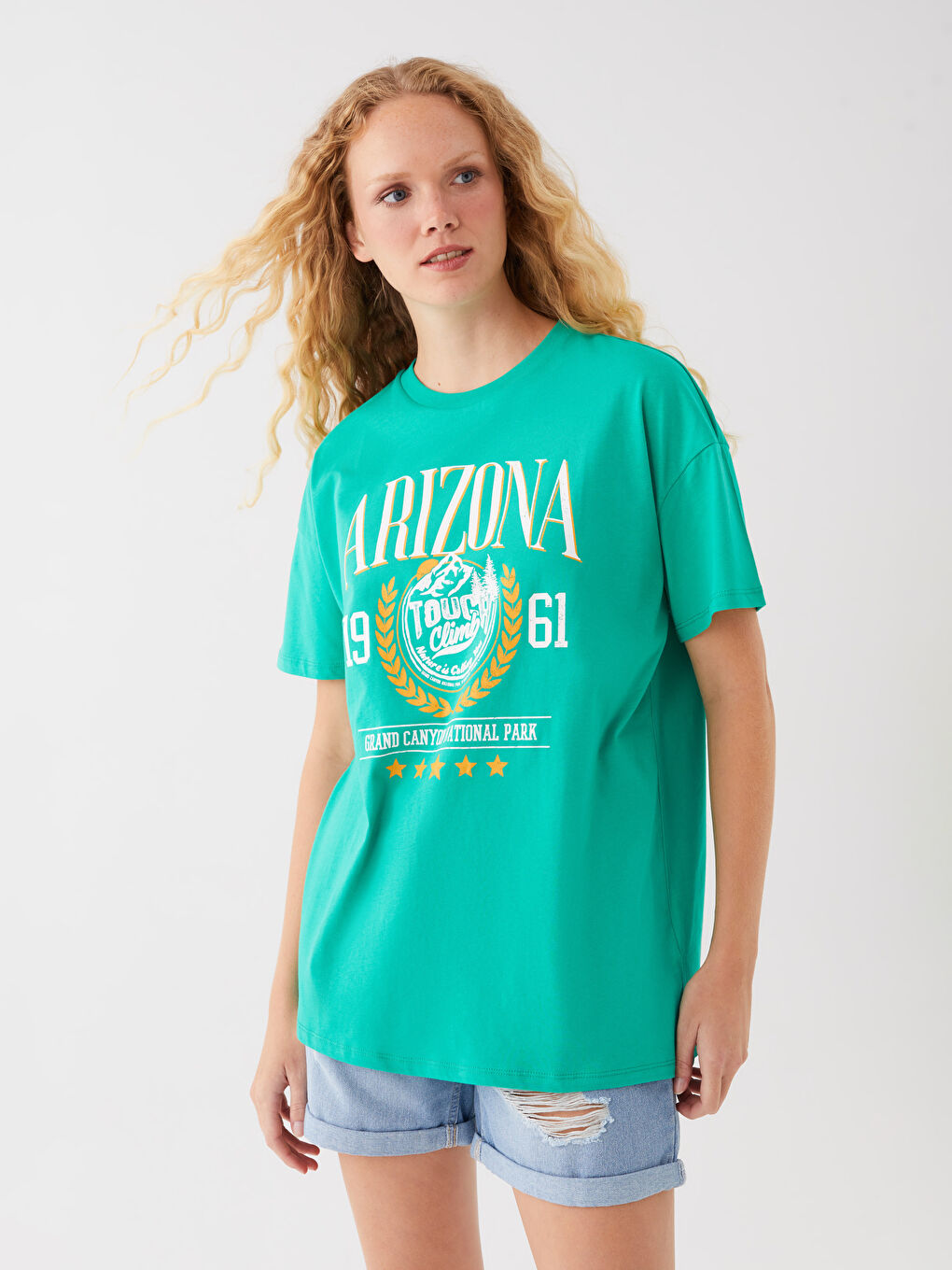 әйелдерге арналған принтті қысқа жең дөңгелек жағалы оверсайз футболка