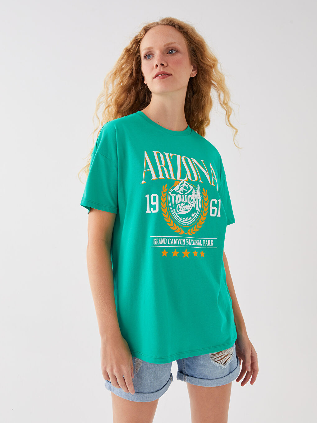 әйелдерге арналған принтті қысқа жең дөңгелек жағалы оверсайз футболка-1