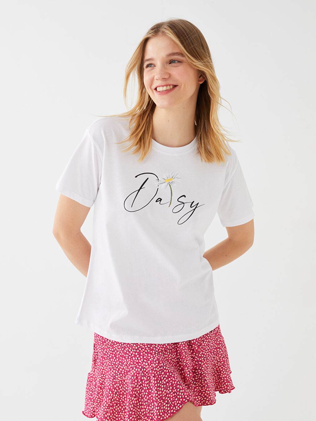 Beyaz Bisiklet Yaka Baskılı Kısa Kollu Kadın Tişört