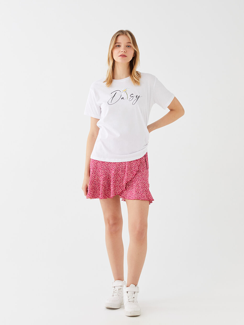 Beyaz Bisiklet Yaka Baskılı Kısa Kollu Kadın Tişört-1