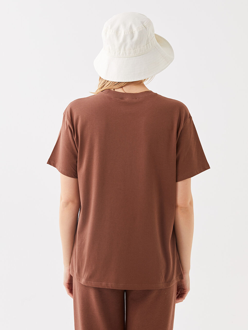 Kahverengi Bisiklet Yaka Baskılı Kısa Kollu Kadın Tişört-4