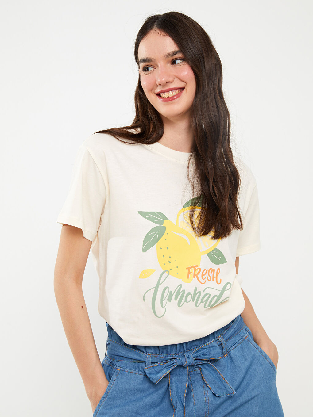 Ekru Bisiklet Yaka Baskılı Kısa Kollu Kadın Tişört