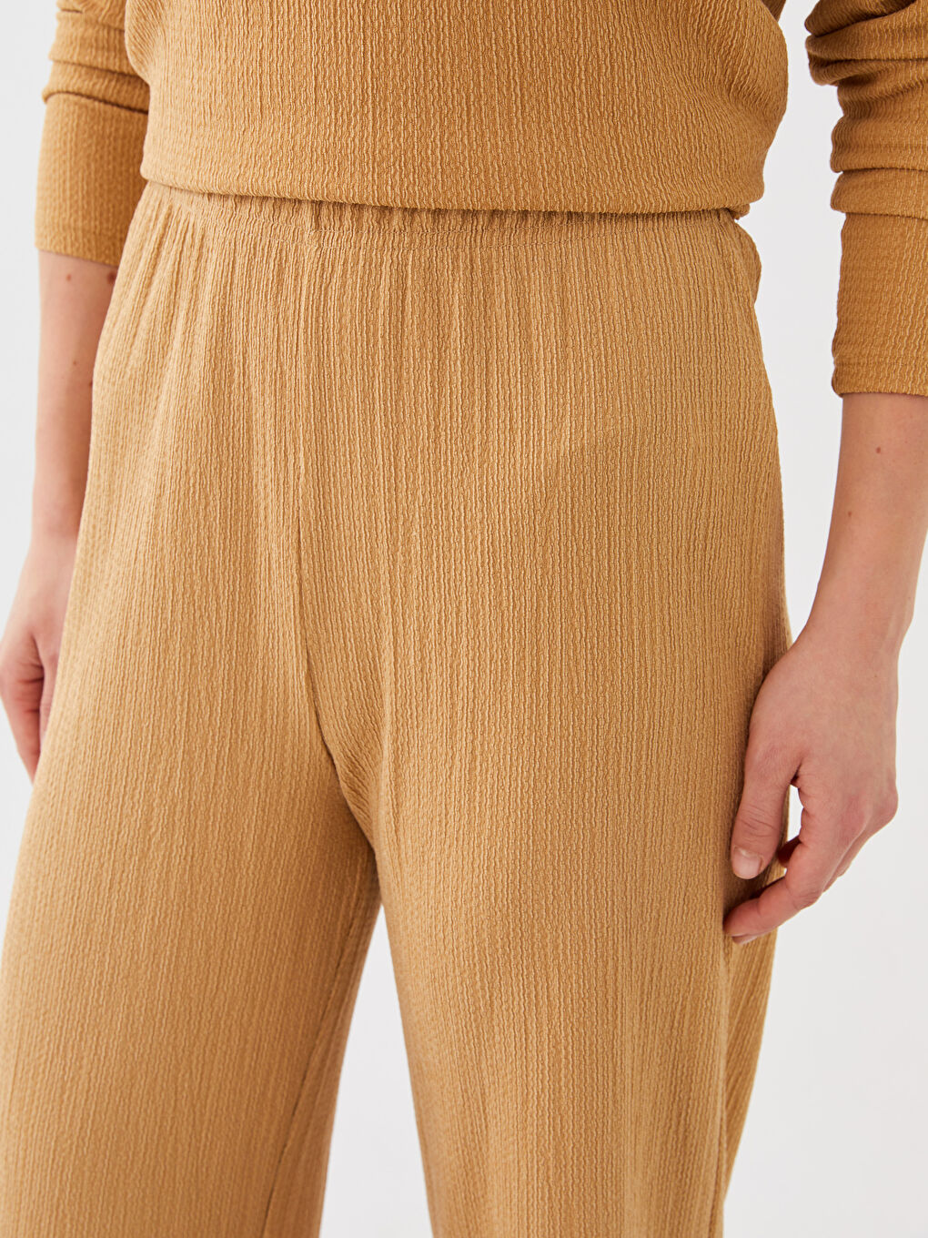 Bej Beli Lastikli Düz Geniş Paça Kadın Pantolon-1