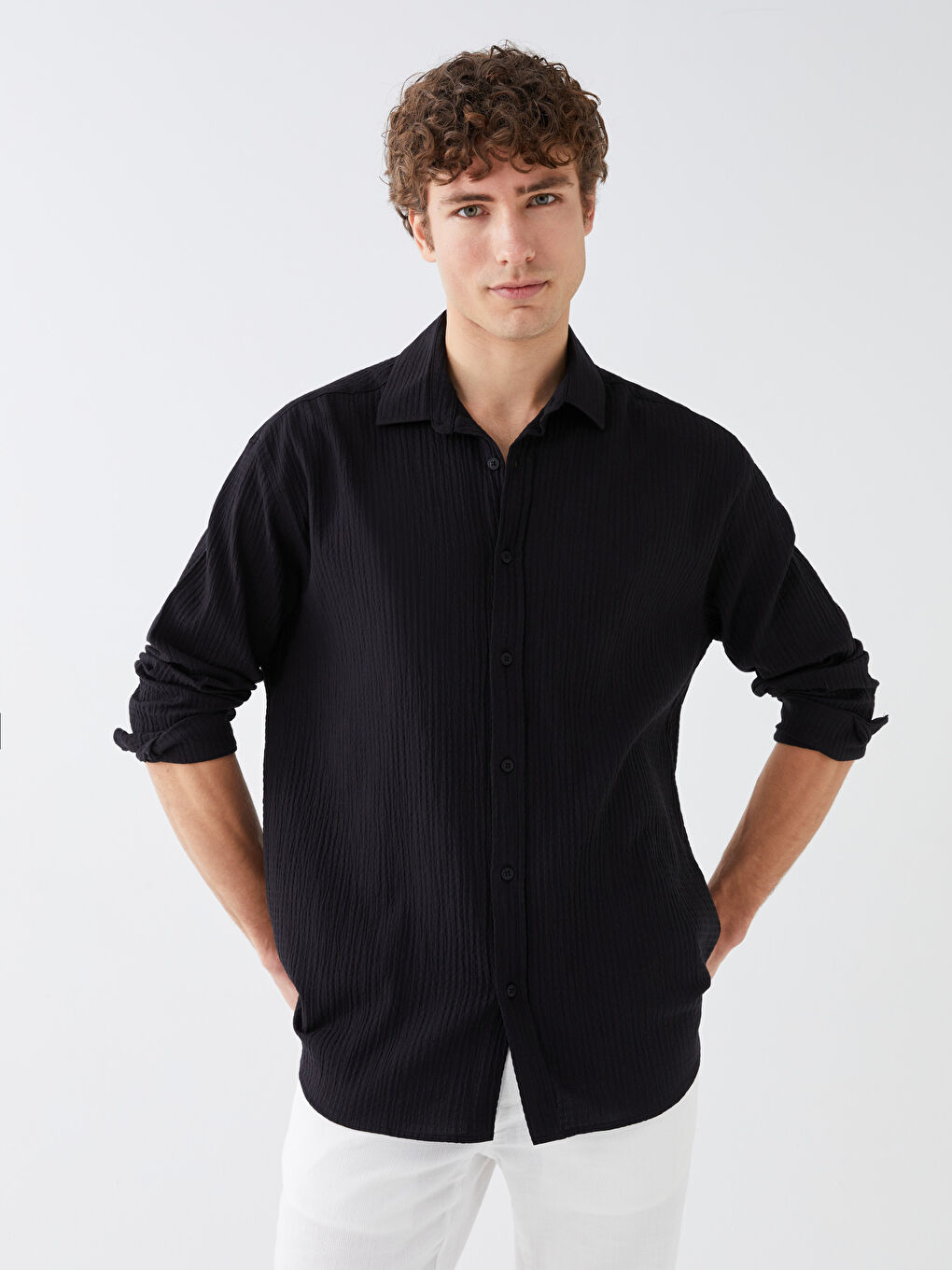 Siyah Rahat Kalıp Uzun Kollu Erkek Gömlek