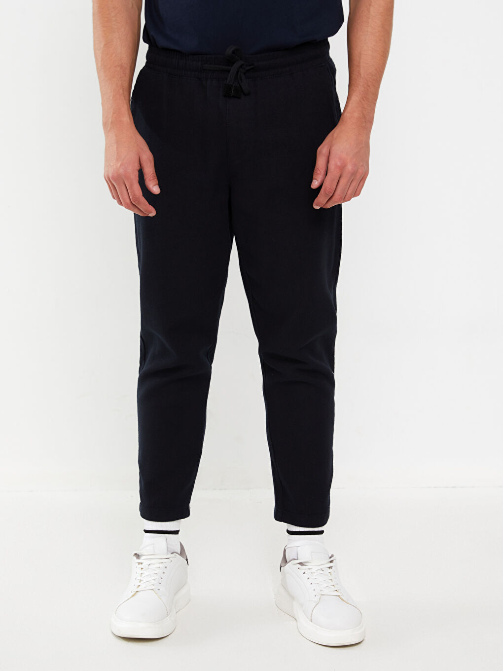 Siyah Rahat Kalıp Keten Karışımlı Erkek Pantolon-1