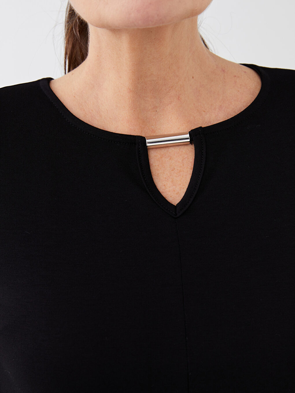 Siyah Bisiklet Yaka Düz Uzun Kollu Kadın Tişört-3