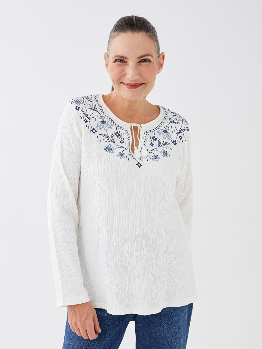 Ekru Bağlamalı Yaka Nakışlı Uzun Kollu Kadın Bluz-1