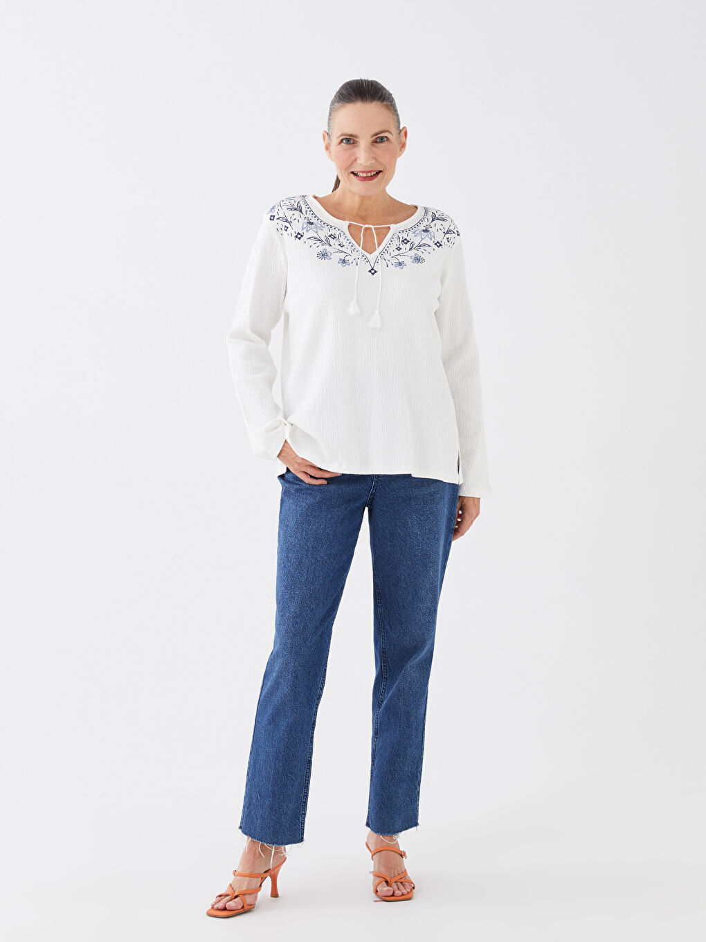 Ekru Bağlamalı Yaka Nakışlı Uzun Kollu Kadın Bluz-2