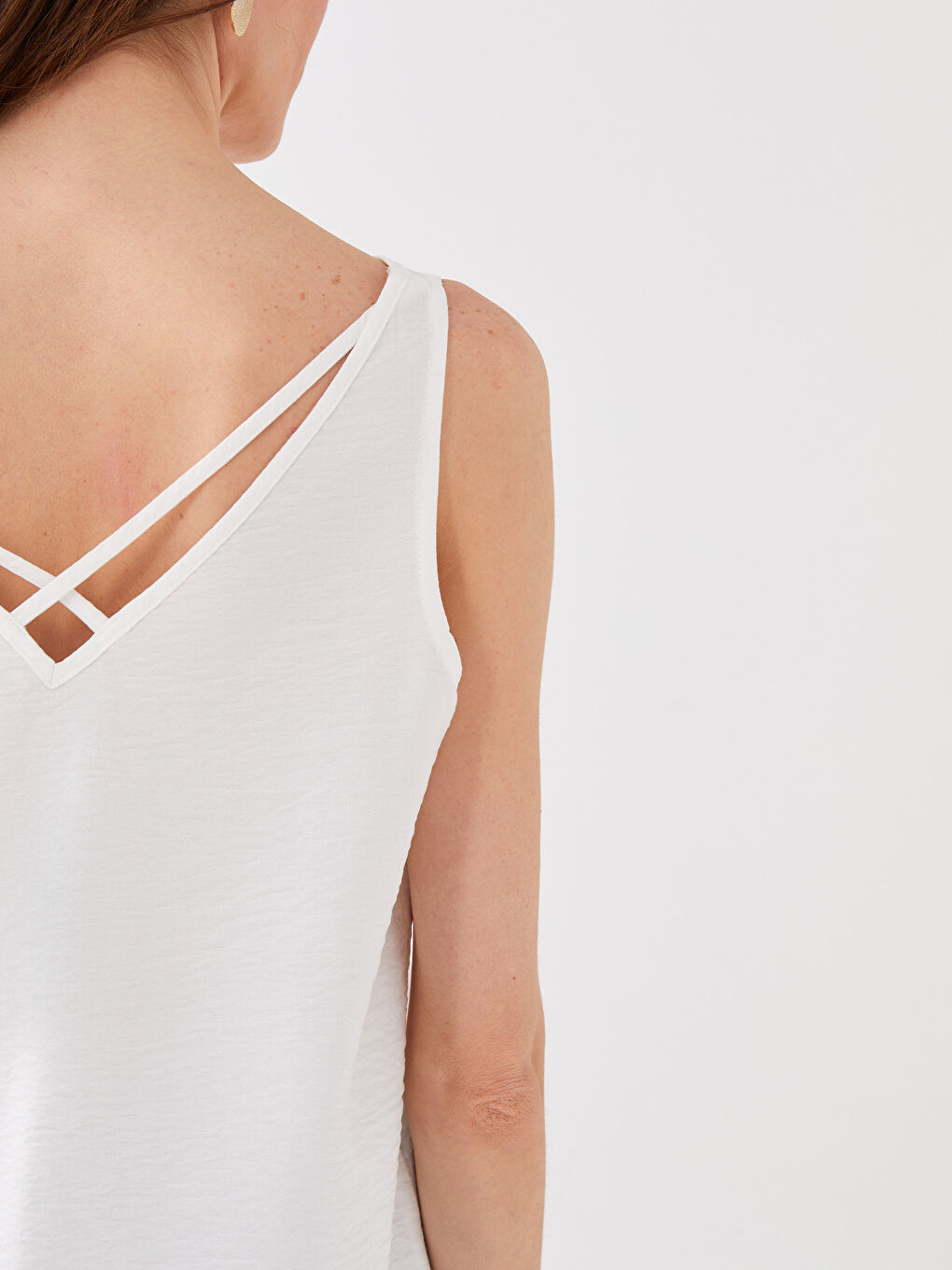 Beyaz Kadın V Yaka Biye Detaylı Bluz-7