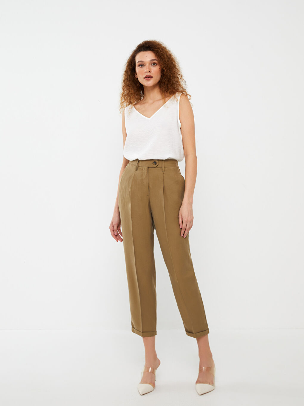 Beyaz Kadın V Yaka Biye Detaylı Bluz-4