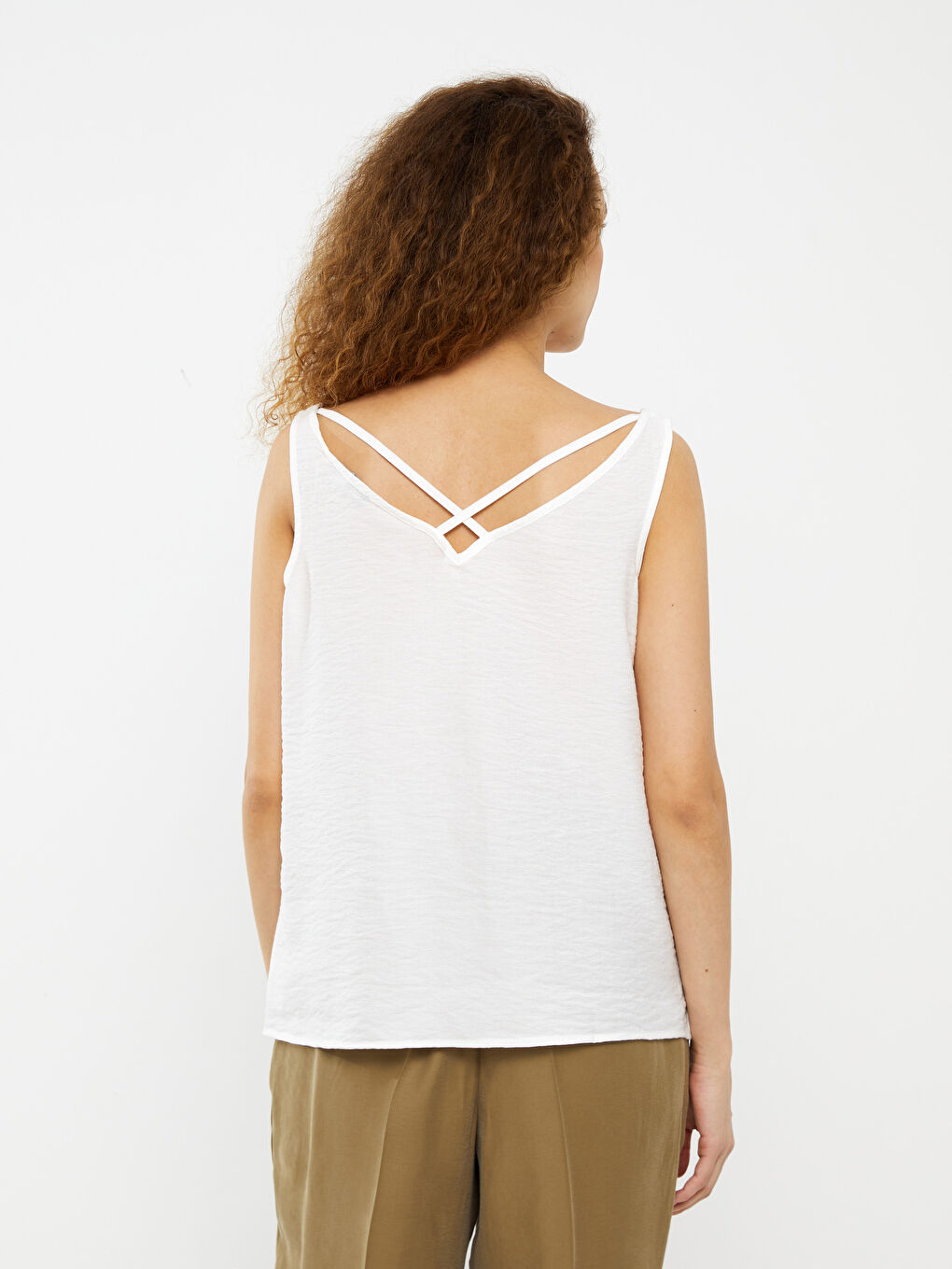 Beyaz Kadın V Yaka Biye Detaylı Bluz-8