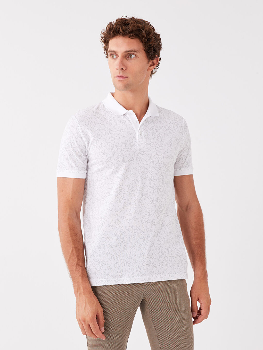 Beyaz Polo Yaka Kısa Kollu Desenli Erkek Tişört