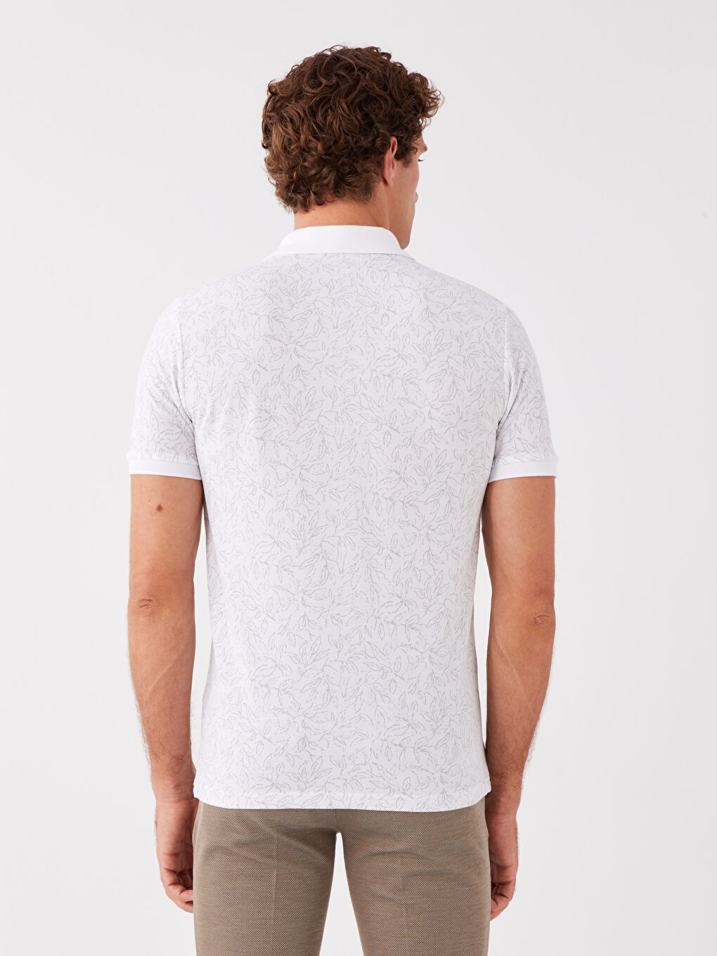 Beyaz Polo Yaka Kısa Kollu Desenli Erkek Tişört-4