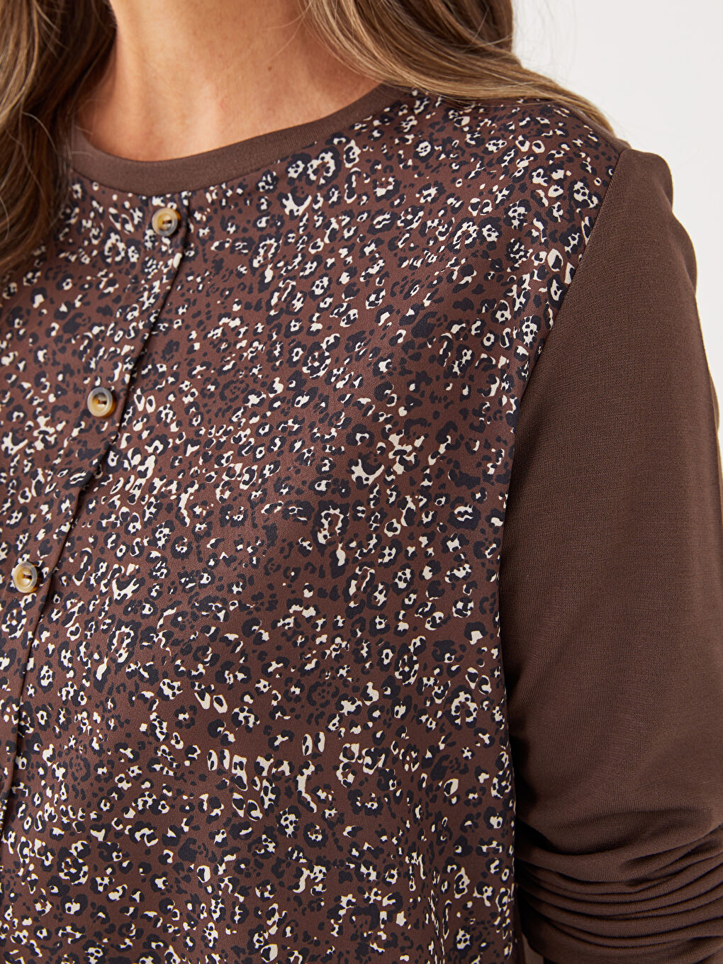 Kahverengi Bisiklet Yaka Desenli Uzun Kollu Kadın Tişört-4