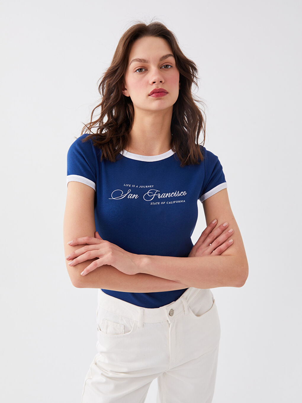 Lacivert Bisiklet Yaka Nakışlı Kısa Kollu Kadın Tişört-1
