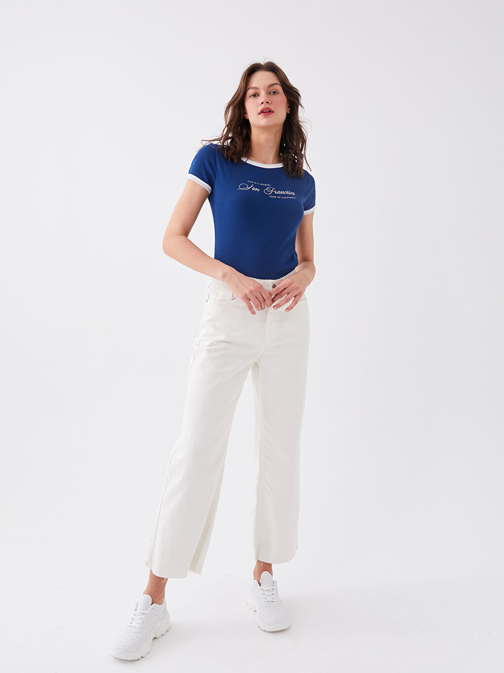 Lacivert Bisiklet Yaka Nakışlı Kısa Kollu Kadın Tişört-2