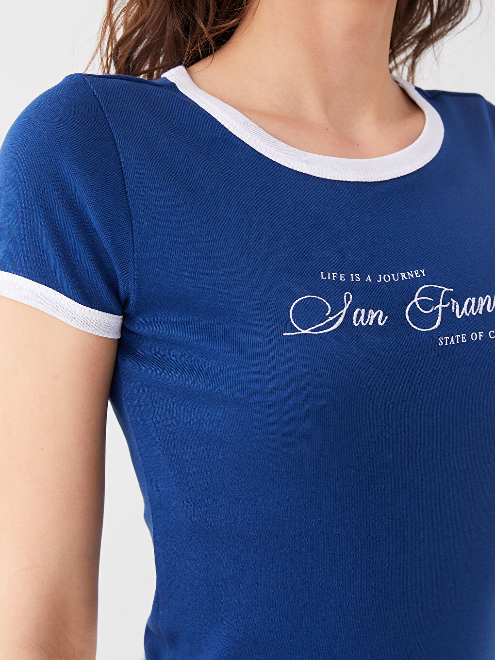 Lacivert Bisiklet Yaka Nakışlı Kısa Kollu Kadın Tişört-3