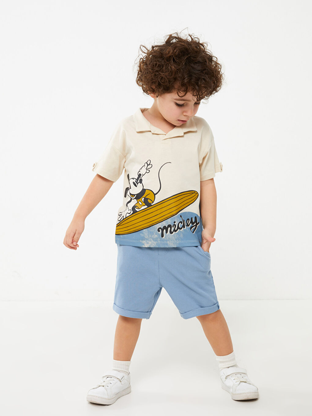 Ekru Resort Yaka Mickey Mouse Baskılı Erkek Bebek Gömlek ve Şort