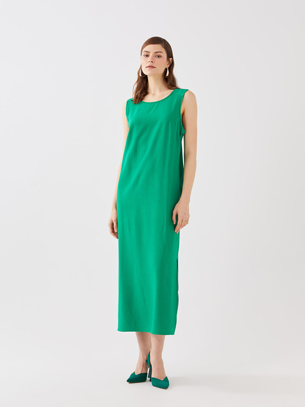 فستان حريمي بحمالات و ياقة U وقصة مستقيمة