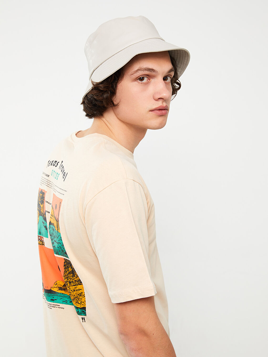 Bej Bisiklet Yaka Kısa Kollu Baskılı Penye Erkek Tişört